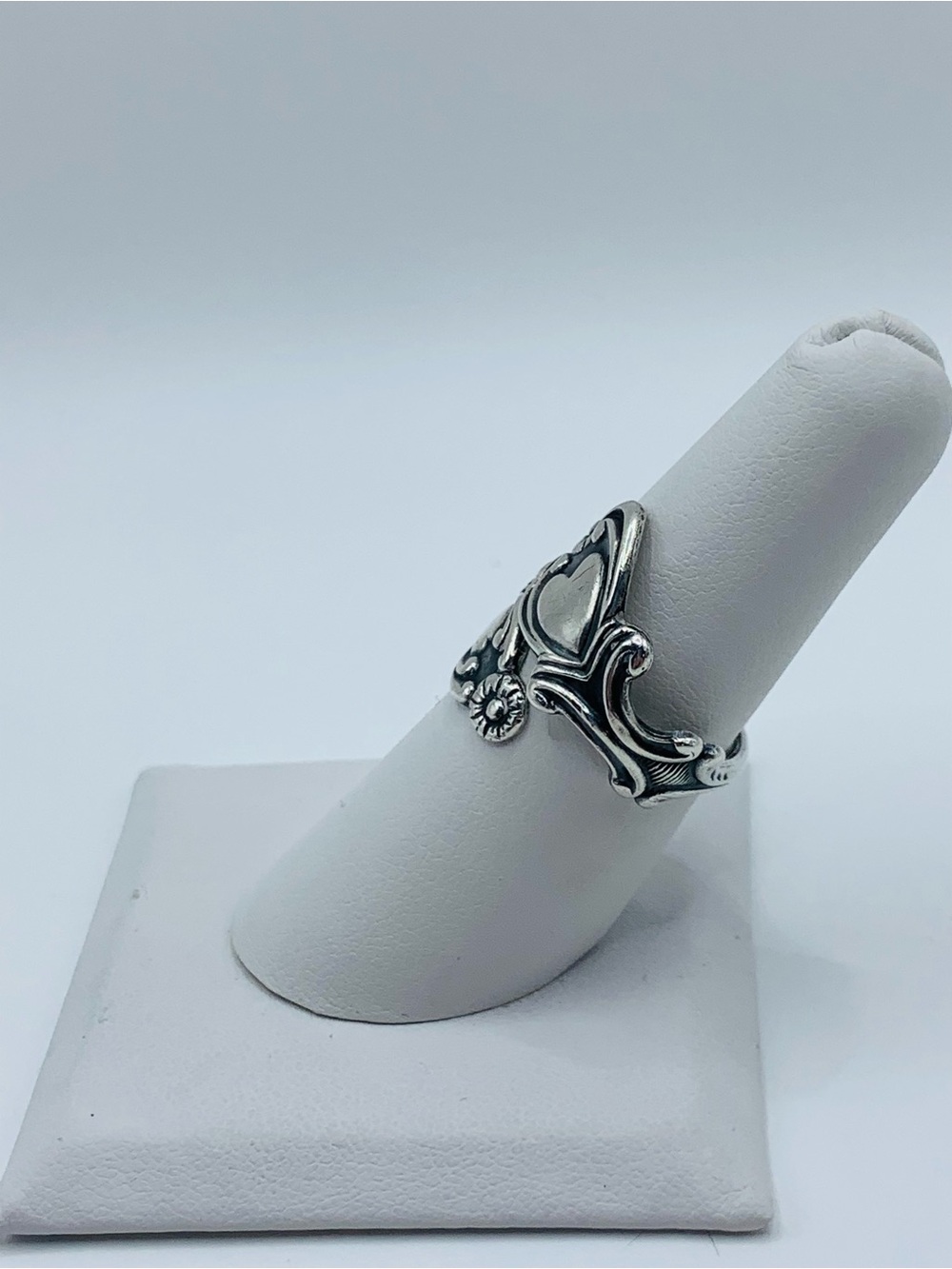Vintage 1975 Avon Treasured Heart Sterling Silver Bypass Spoon Ring Size 7.25 - Picture 5 of 8